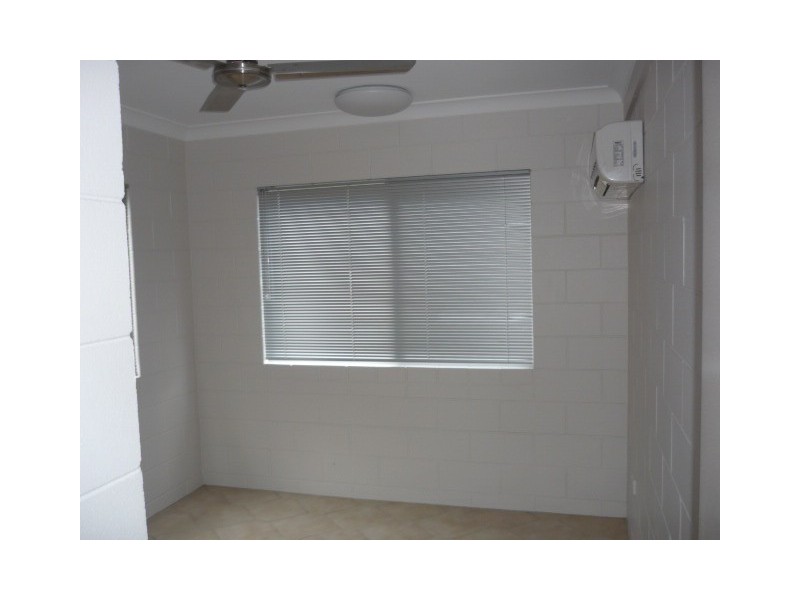 2/133 Howlett Street, Currajong QLD 4812