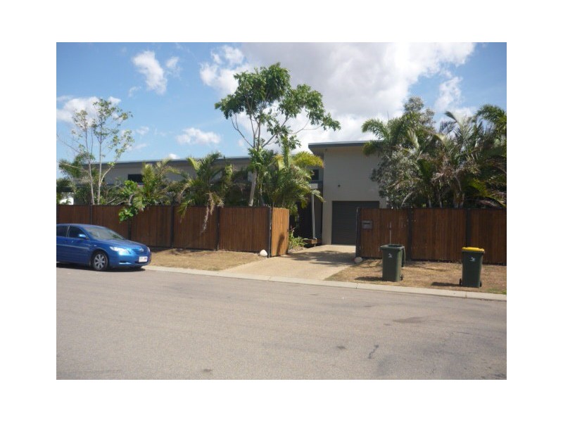 Bushland Beach QLD 4818