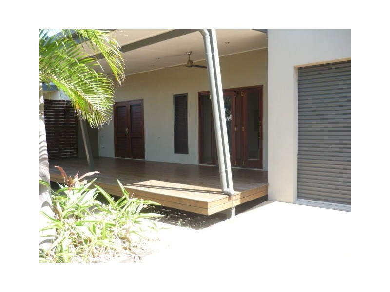 Bushland Beach QLD 4818