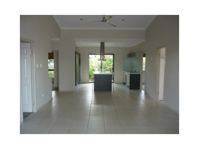 Bushland Beach QLD 4818