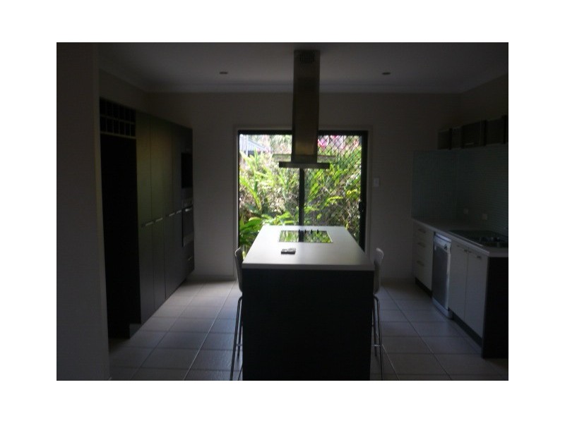 Bushland Beach QLD 4818