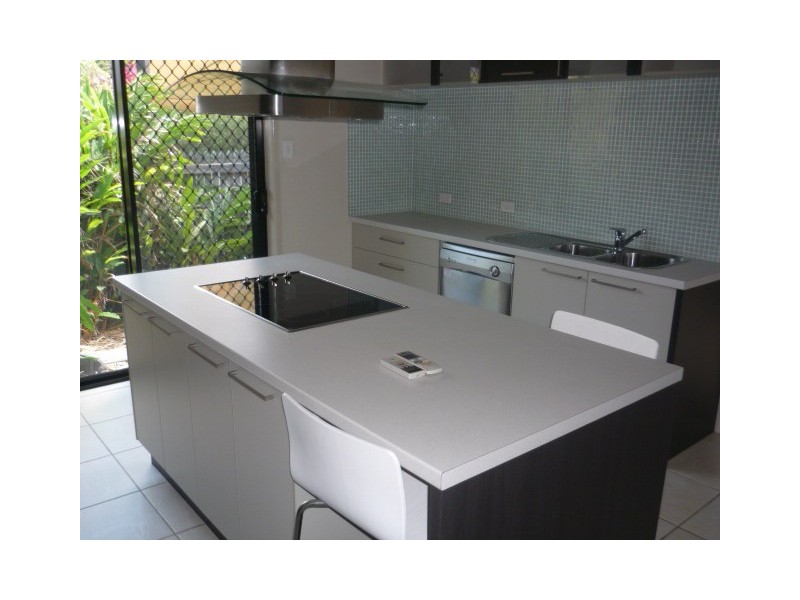 Bushland Beach QLD 4818