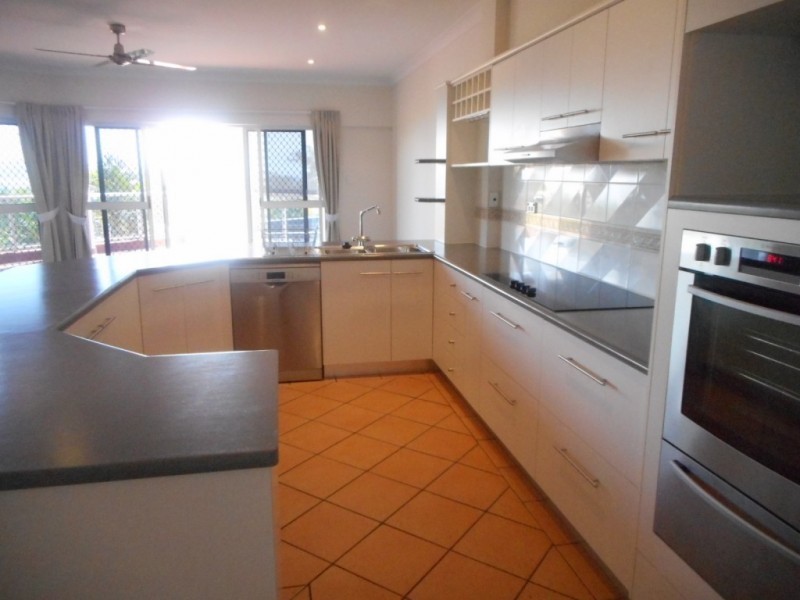 2/4 Stanton Terrace, Townsville City QLD 4810