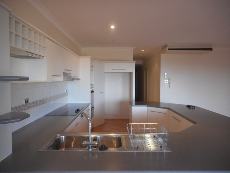 2/4 Stanton Terrace, Townsville City QLD 4810
