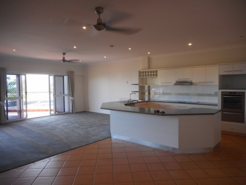 2/4 Stanton Terrace, Townsville City QLD 4810