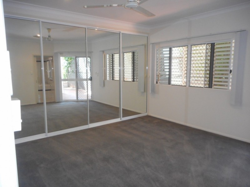 2/4 Stanton Terrace, Townsville City QLD 4810