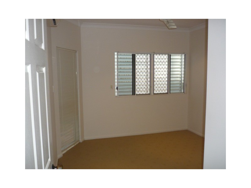 2/4 Stanton Terrace, Townsville City QLD 4810