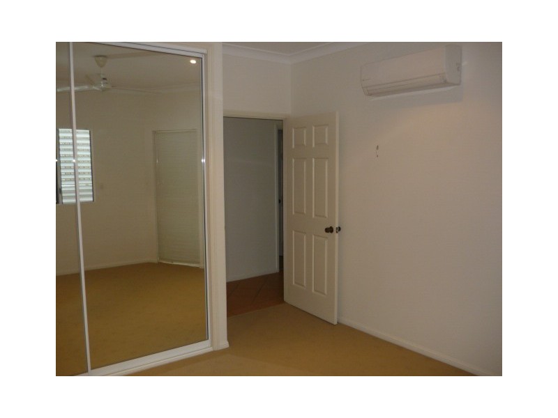 2/4 Stanton Terrace, Townsville City QLD 4810