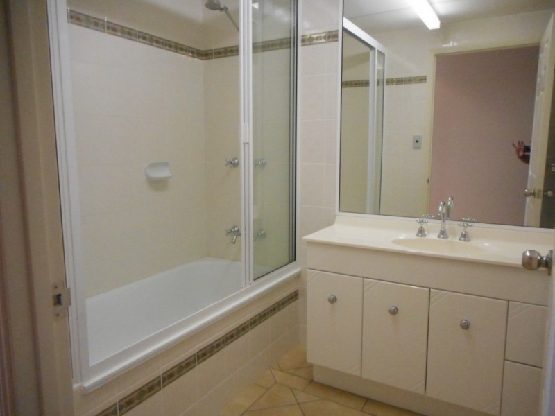 2/4 Stanton Terrace, Townsville City QLD 4810