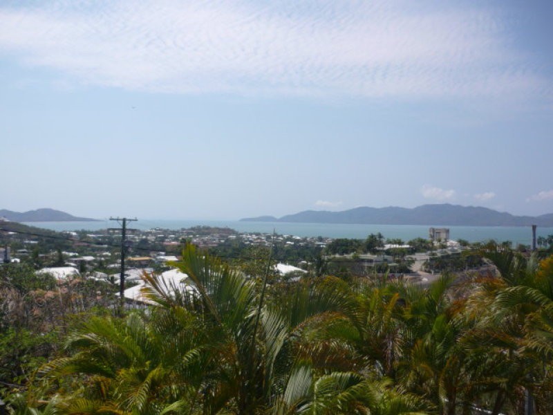 2/4 Stanton Terrace, Townsville City QLD 4810