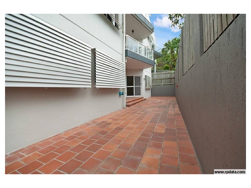 2/4 Stanton Terrace, Townsville City QLD 4810