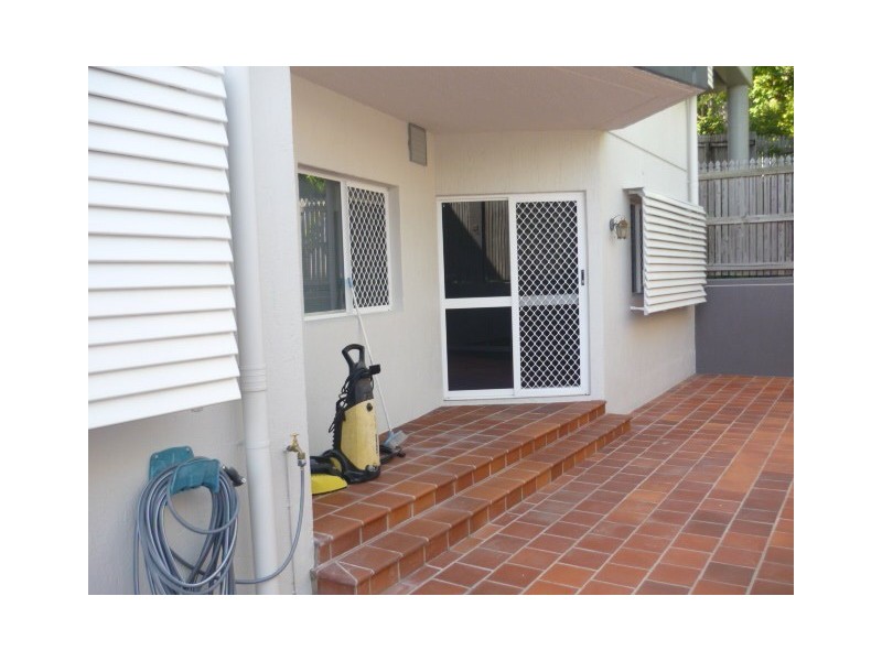 2/4 Stanton Terrace, Townsville City QLD 4810