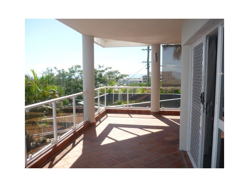 2/4 Stanton Terrace, Townsville City QLD 4810