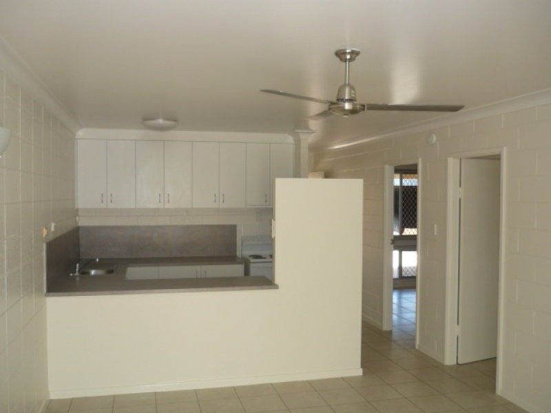 2/17 Harold Street, West End QLD 4810