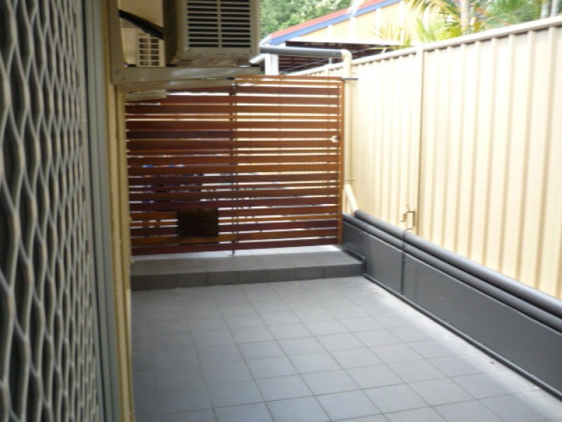 2/17 Harold Street, West End QLD 4810