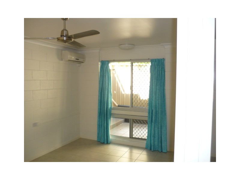 2/17 Harold Street, West End QLD 4810