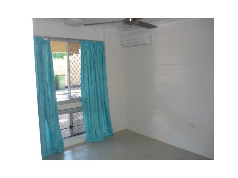 2/17 Harold Street, West End QLD 4810