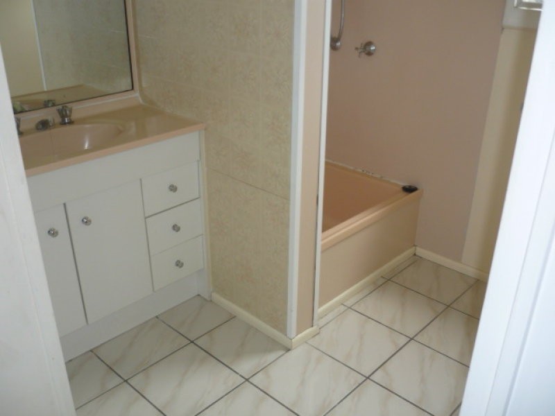 30 Meenan Street, Townsville City QLD 4810