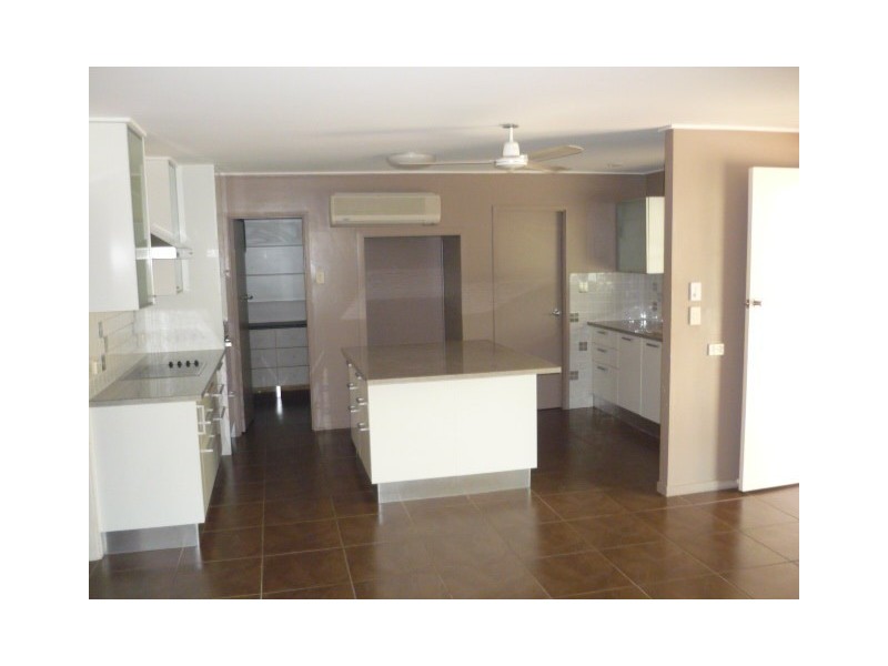 11 Bahr Crt, Heatley QLD 4814