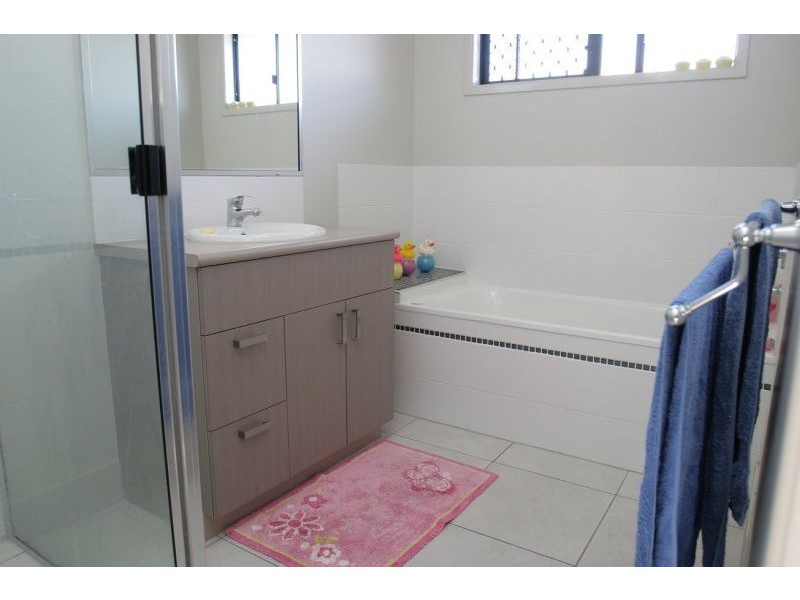 3 Newbury Drive, Mount Low QLD 4818