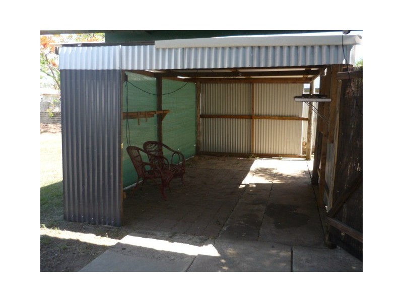 37 Montgomery Street, West End QLD 4810