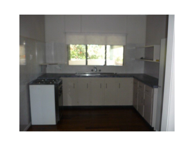 37 Montgomery Street, West End QLD 4810