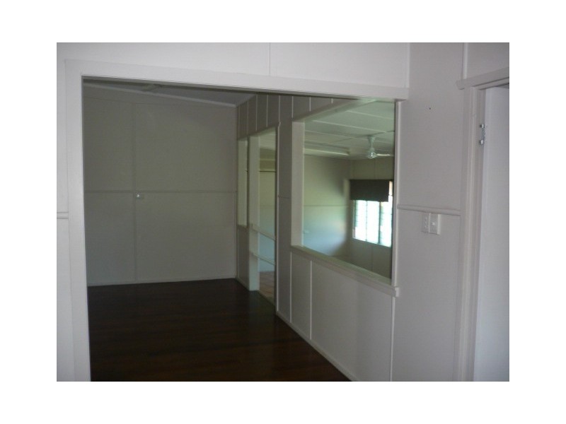 37 Montgomery Street, West End QLD 4810