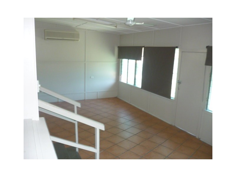 37 Montgomery Street, West End QLD 4810