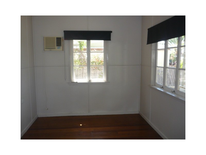 37 Montgomery Street, West End QLD 4810