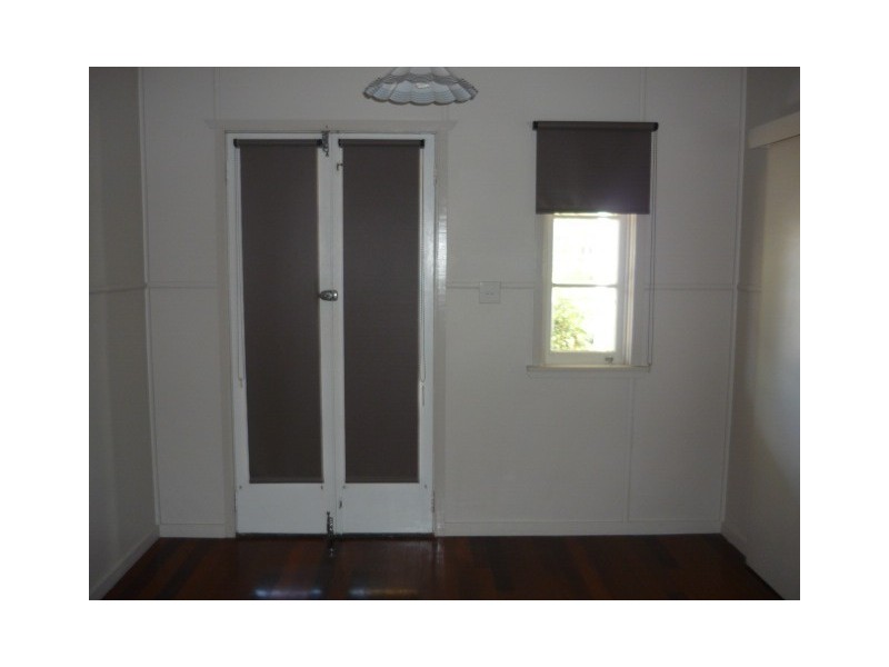 37 Montgomery Street, West End QLD 4810