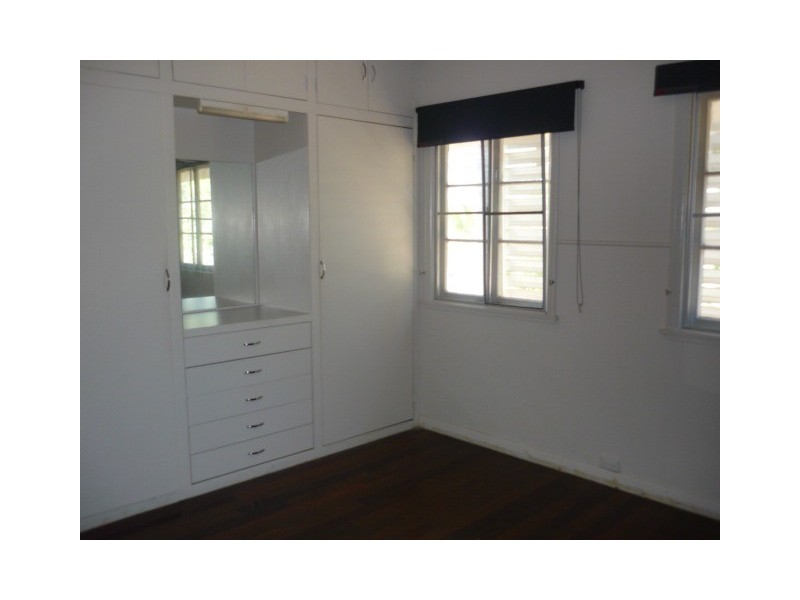 37 Montgomery Street, West End QLD 4810