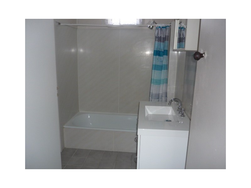 37 Montgomery Street, West End QLD 4810