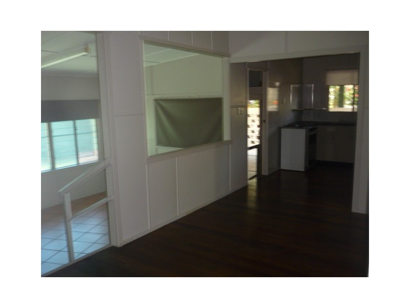 37 Montgomery Street, West End QLD 4810