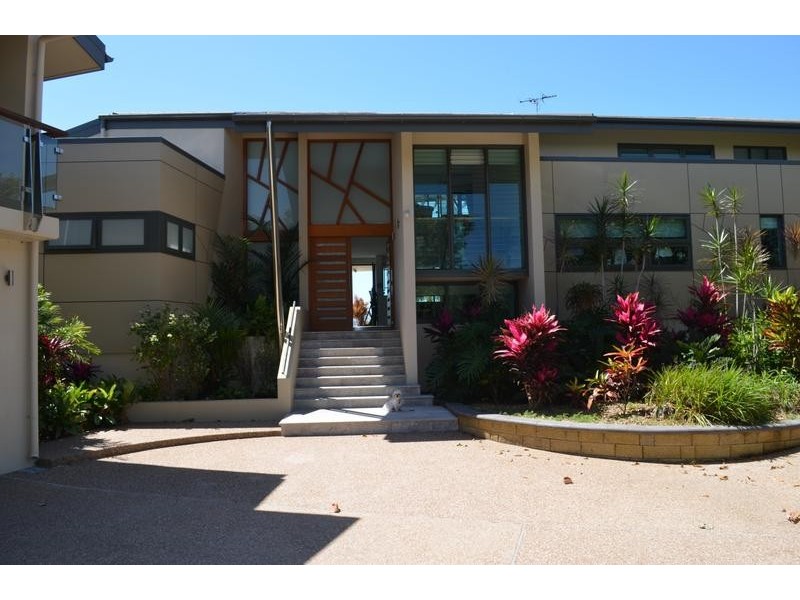 Bushland Beach QLD 4818