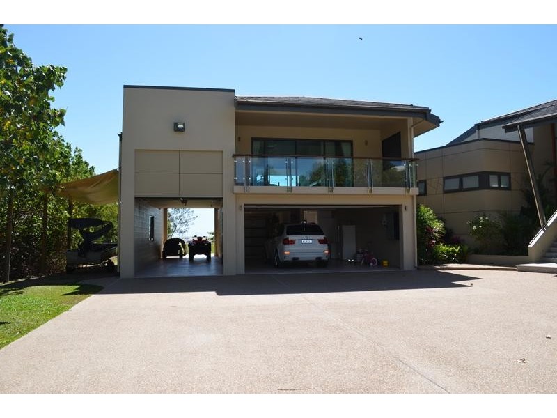 Bushland Beach QLD 4818