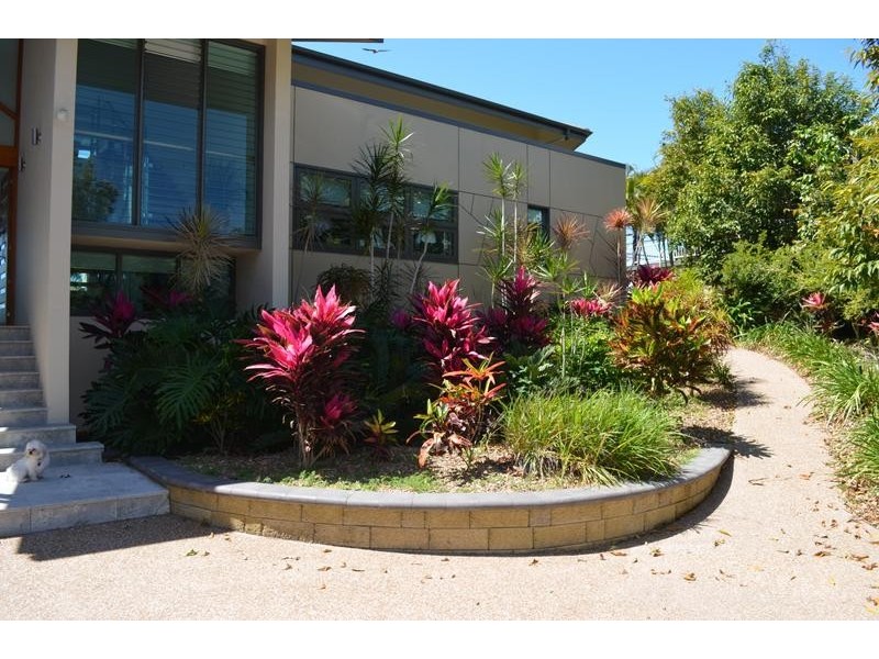 Bushland Beach QLD 4818