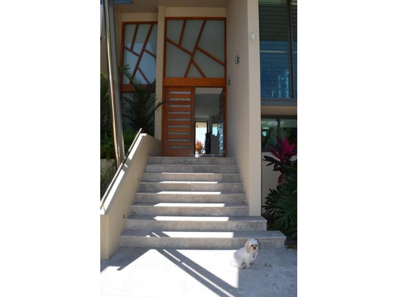 Bushland Beach QLD 4818