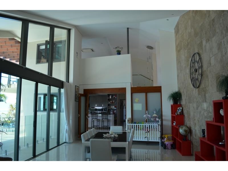 Bushland Beach QLD 4818