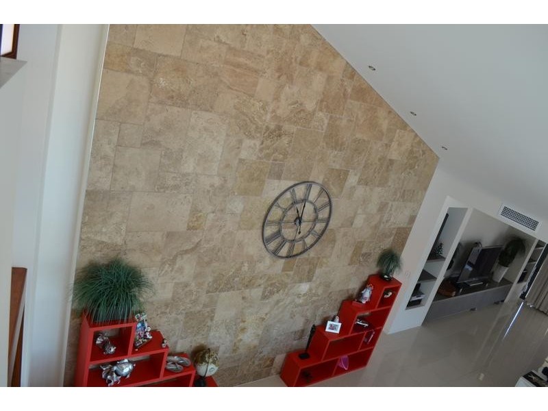 Bushland Beach QLD 4818