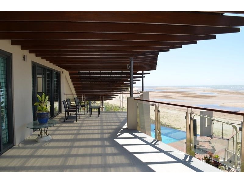 Bushland Beach QLD 4818