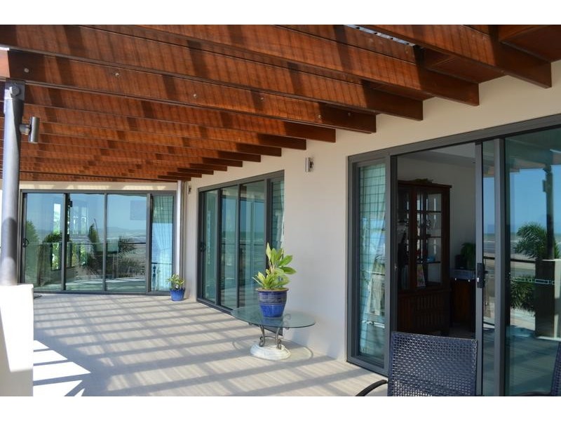 Bushland Beach QLD 4818