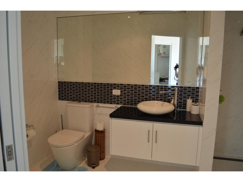 Bushland Beach QLD 4818