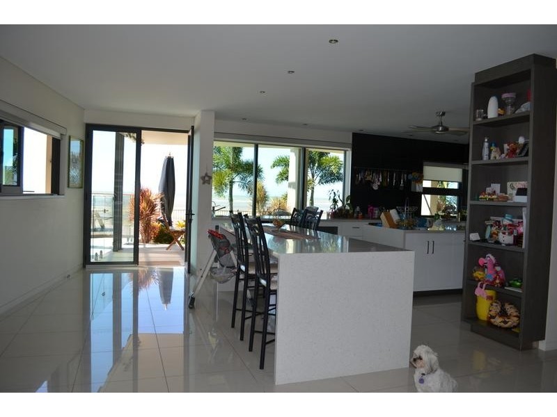 Bushland Beach QLD 4818