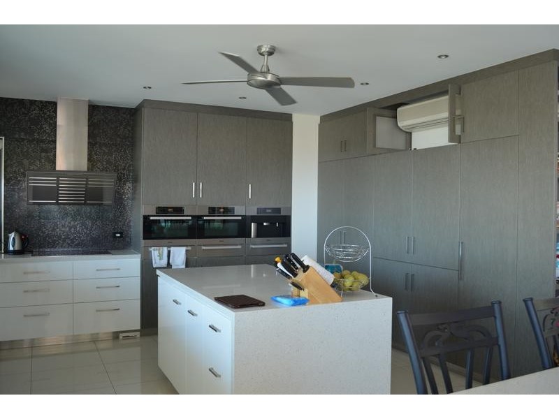 Bushland Beach QLD 4818