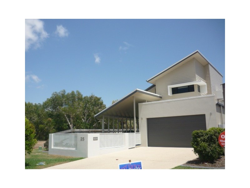 Bushland Beach QLD 4818