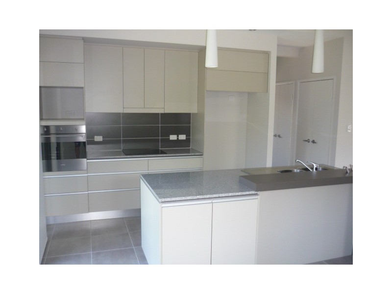 Bushland Beach QLD 4818