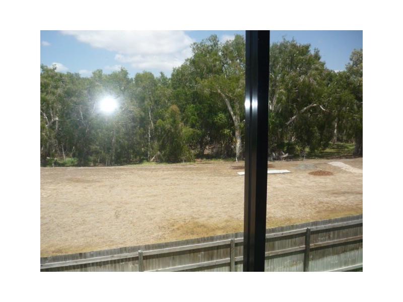 Bushland Beach QLD 4818