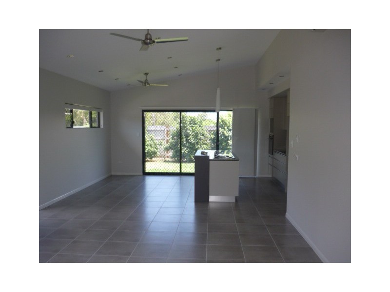 Bushland Beach QLD 4818