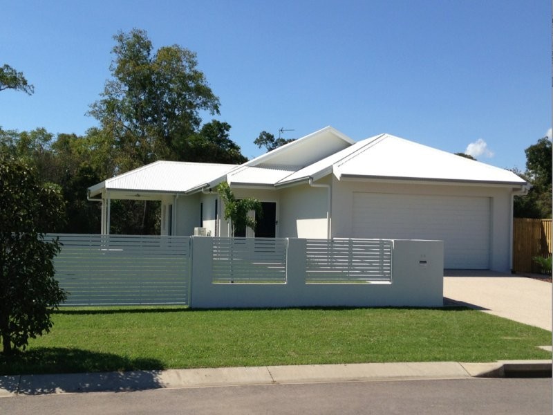 Bushland Beach QLD 4818