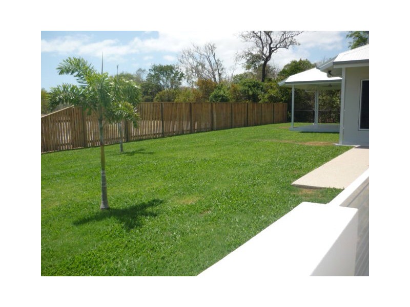 Bushland Beach QLD 4818